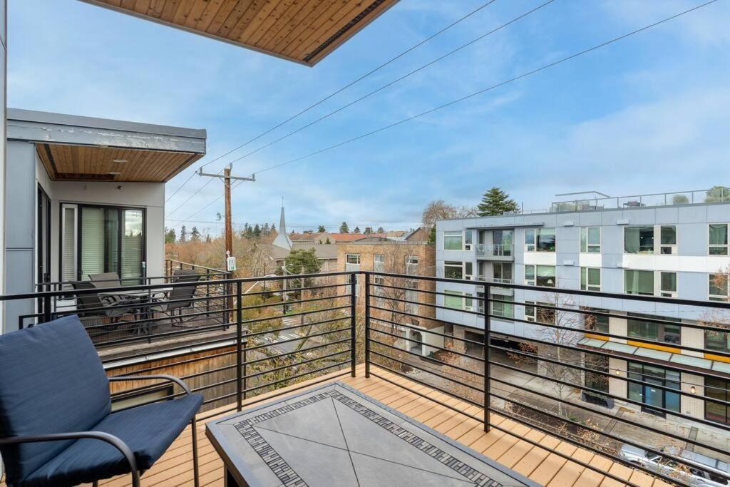 West Seattle'S Modern Townhome Екстериор снимка