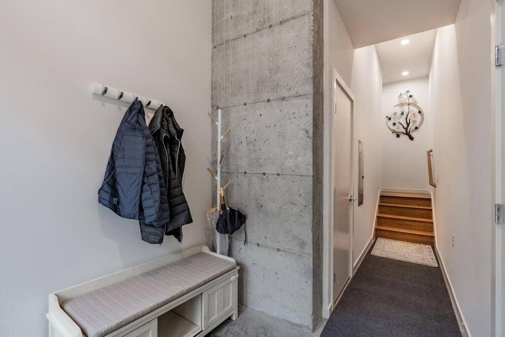 West Seattle'S Modern Townhome Екстериор снимка