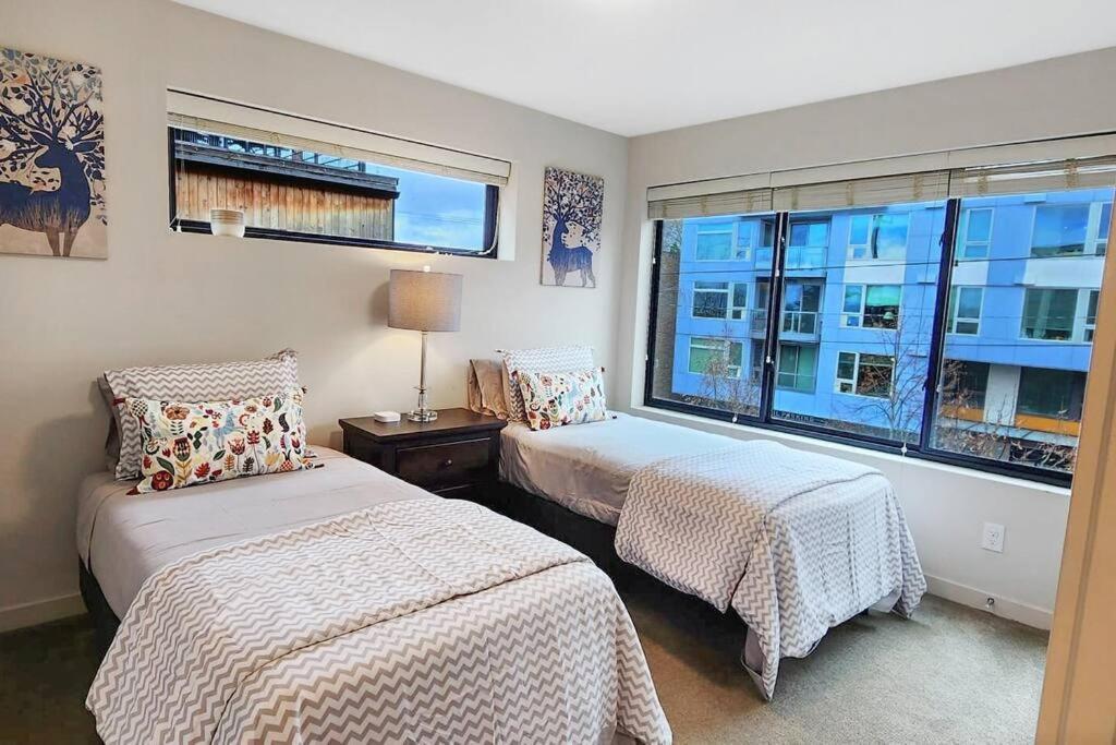 West Seattle'S Modern Townhome Екстериор снимка