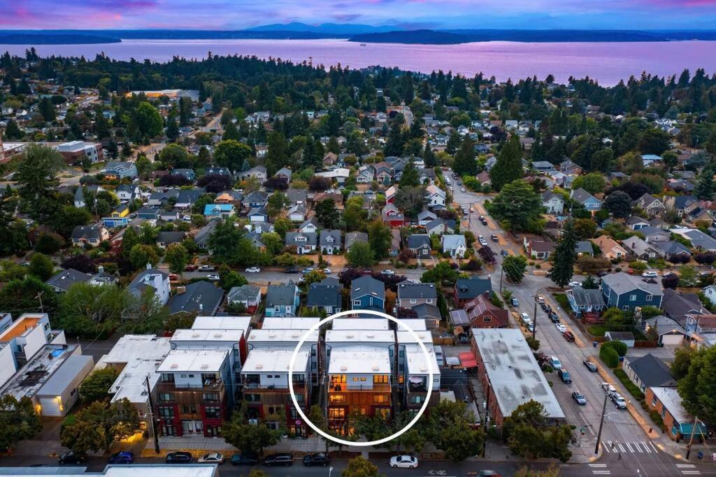 West Seattle'S Modern Townhome Екстериор снимка